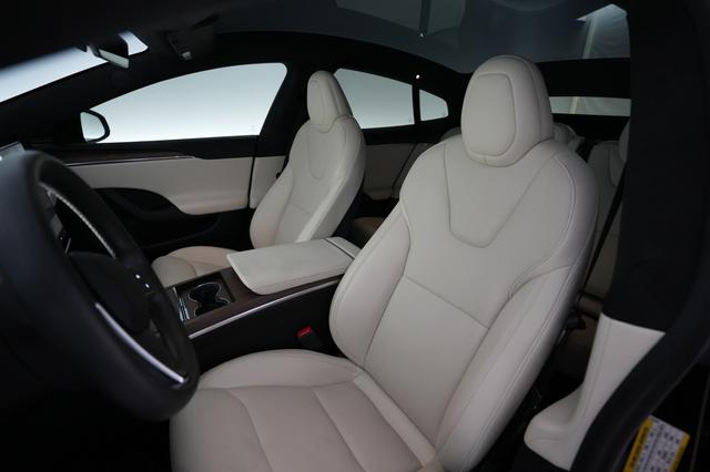 2023 Tesla Model S — photo 3 of 21