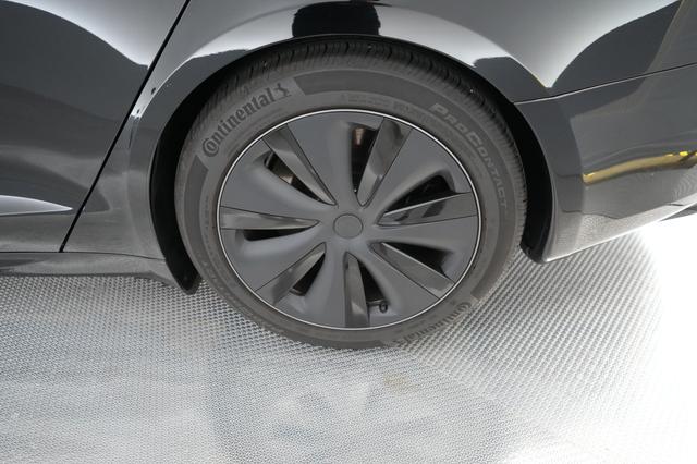 2023 Tesla Model S — photo 7 of 21
