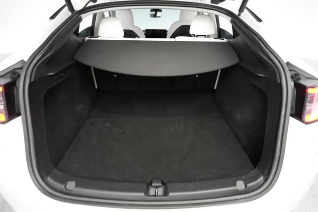 2023 Tesla Model Y — photo 6 of 21