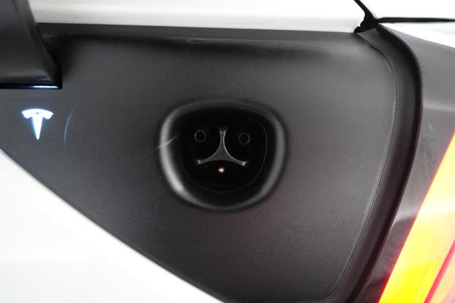 2023 Tesla Model Y — photo 8 of 21