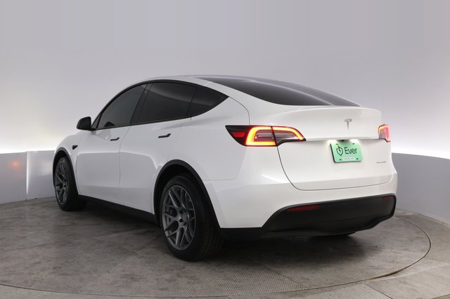 2023 Tesla Model Y — photo 13 of 21