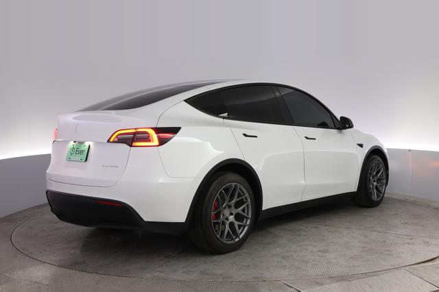 2023 Tesla Model Y — photo 2 of 21
