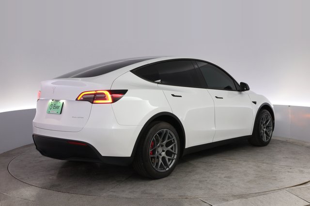 2023 Tesla Model Y — photo 2 of 21