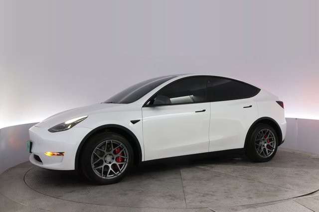 2023 Tesla Model Y — photo 14 of 21