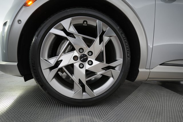 2023 Genesis GV60 — photo 7 of 26