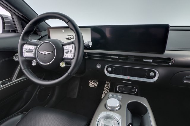 2023 Genesis GV60 — photo 20 of 26
