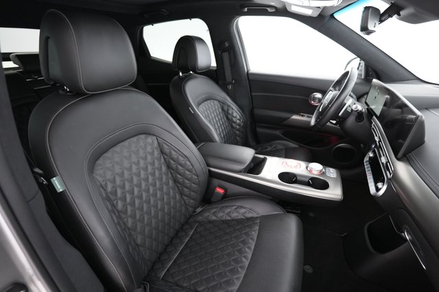 2023 Genesis GV60 — photo 18 of 26