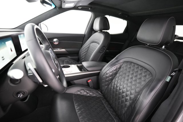 2023 Genesis GV60 — photo 3 of 26