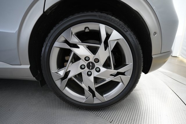 2023 Genesis GV60 — photo 15 of 26