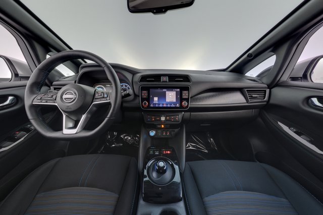 2024 Nissan LEAF — photo 21 of 25
