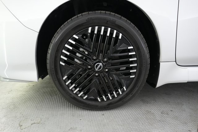 2024 Nissan LEAF — photo 15 of 25