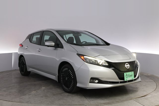 2024 Nissan LEAF — photo 10 of 25