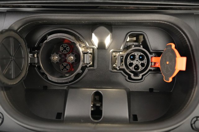 2024 Nissan LEAF — photo 8 of 25