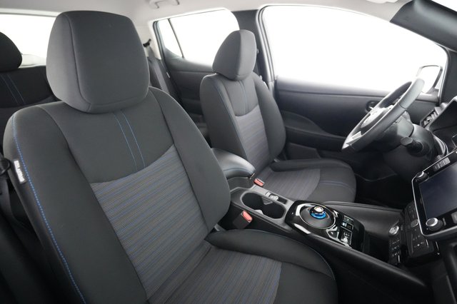2024 Nissan LEAF — photo 18 of 25