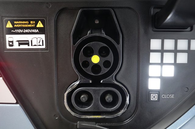 2024 Hyundai IONIQ 5 — photo 8 of 24