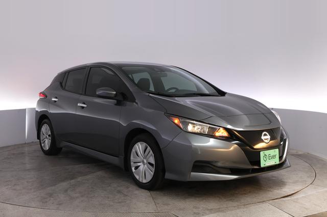 2025 Nissan LEAF — photo 10 of 22