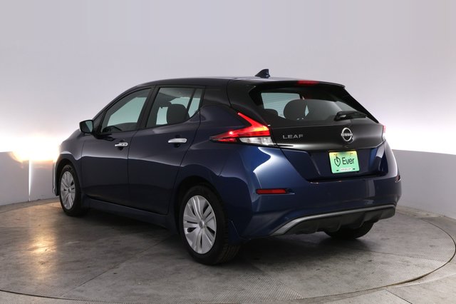 2025 Nissan LEAF — photo 13 of 25