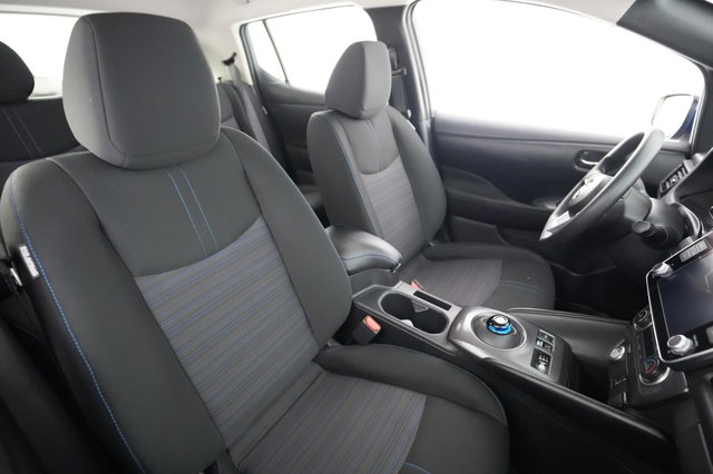2025 Nissan LEAF — photo 18 of 25
