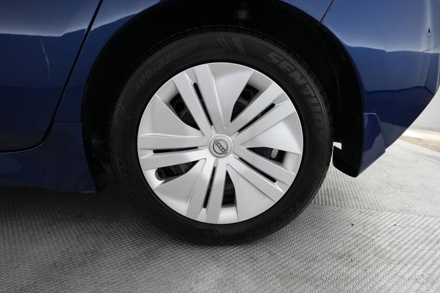 2025 Nissan LEAF — photo 7 of 25