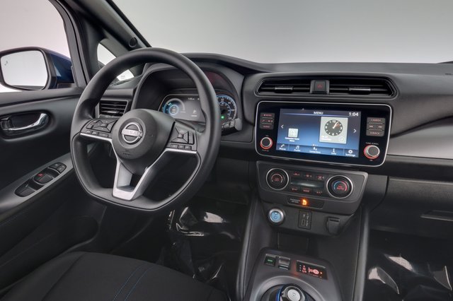 2025 Nissan LEAF — photo 20 of 25