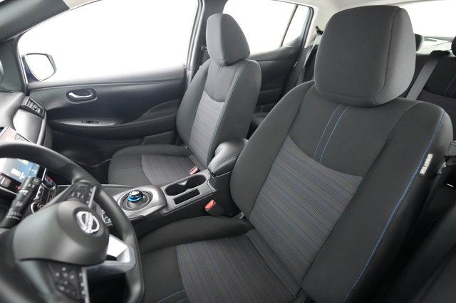 2025 Nissan LEAF — photo 3 of 25