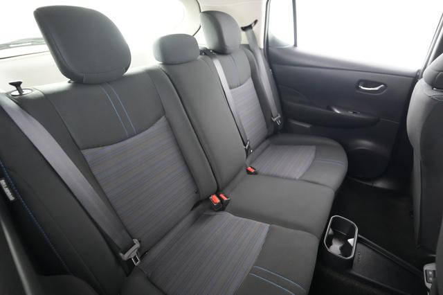 2025 Nissan LEAF — photo 4 of 25