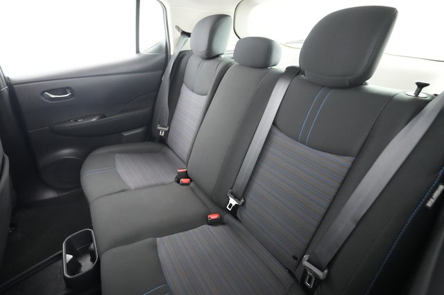 2025 Nissan LEAF — photo 19 of 23