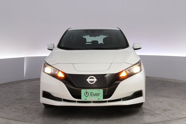 2025 Nissan LEAF — photo 9 of 23
