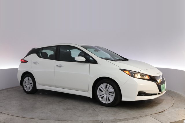 2025 Nissan LEAF — photo 11 of 23