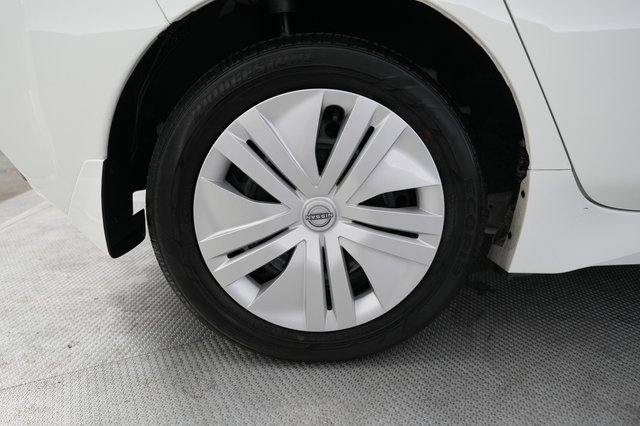 2025 Nissan LEAF — photo 17 of 23