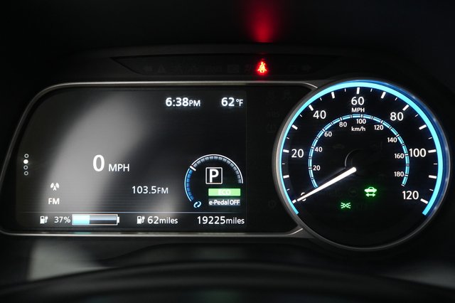 2025 Nissan LEAF — photo 5 of 23