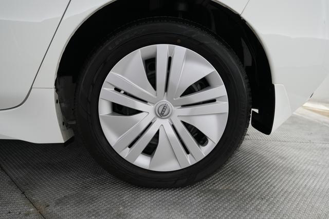 2025 Nissan LEAF — photo 7 of 23