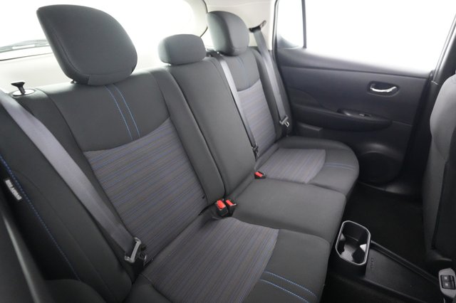 2025 Nissan LEAF — photo 4 of 23
