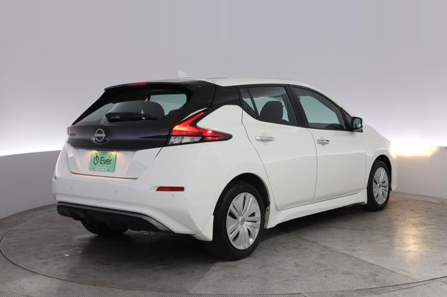2025 Nissan LEAF — photo 2 of 23