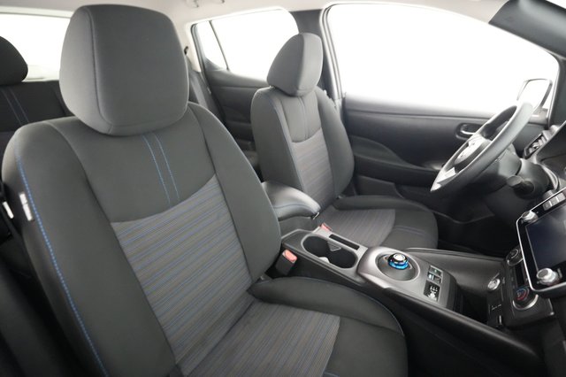 2025 Nissan LEAF — photo 18 of 23