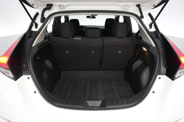 2025 Nissan LEAF — photo 6 of 23