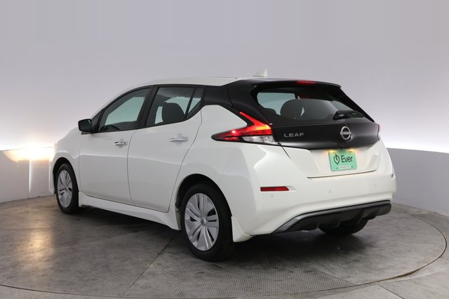 2025 Nissan LEAF — photo 13 of 23
