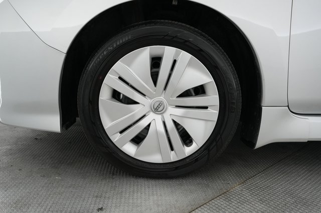 2025 Nissan LEAF — photo 15 of 24