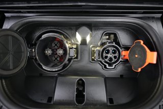2025 Nissan LEAF — photo 8 of 24