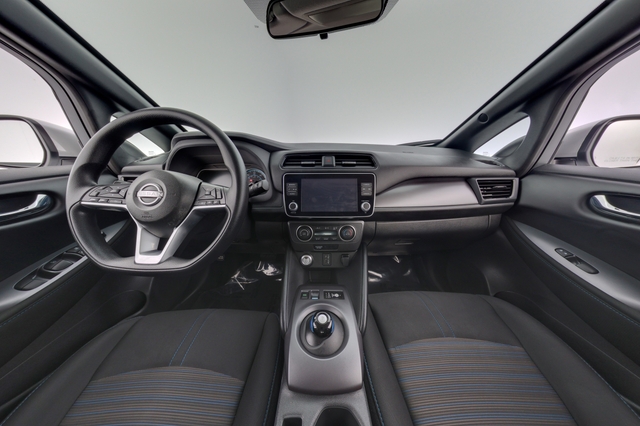 2025 Nissan LEAF