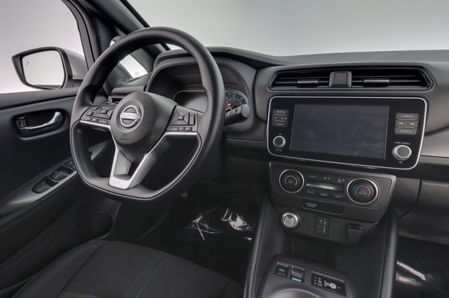 2025 Nissan LEAF