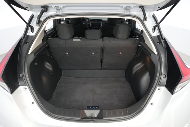 2025 Nissan LEAF — photo 6 of 24