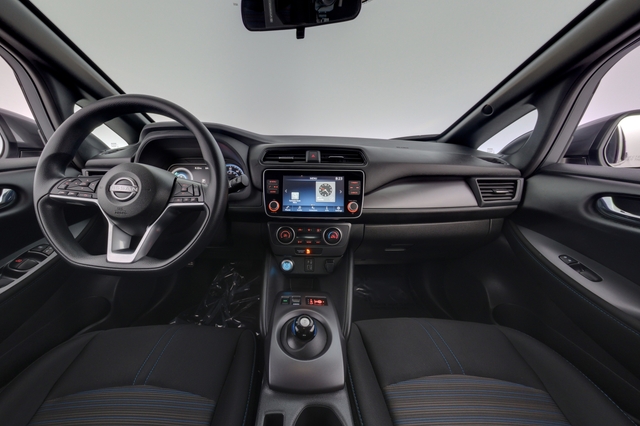 2025 Nissan LEAF