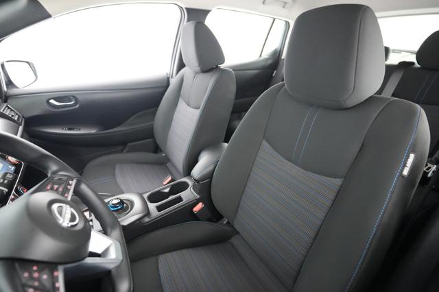 2025 Nissan LEAF — photo 3 of 24