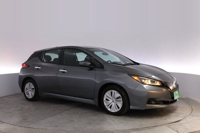 2025 Nissan LEAF — photo 11 of 24