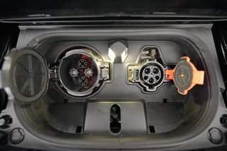 2025 Nissan LEAF — photo 8 of 24