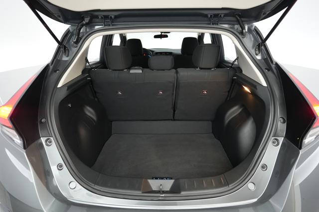 2025 Nissan LEAF — photo 6 of 24