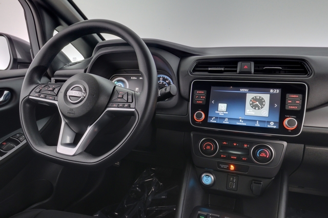 2025 Nissan LEAF