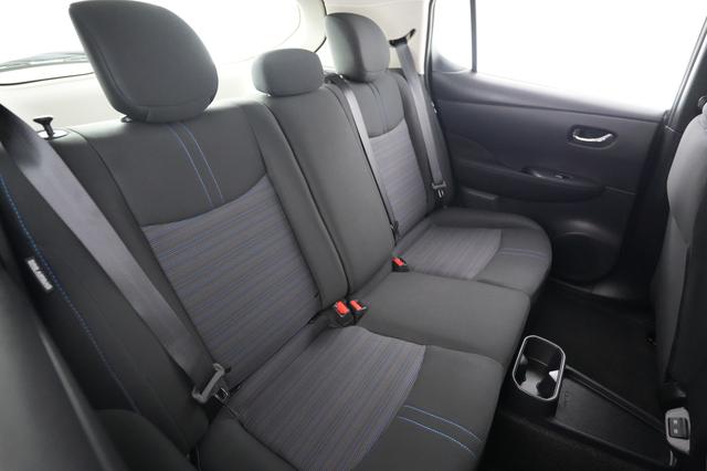 2025 Nissan LEAF — photo 4 of 24