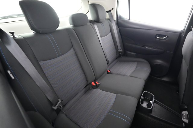 2025 Nissan LEAF — photo 4 of 24